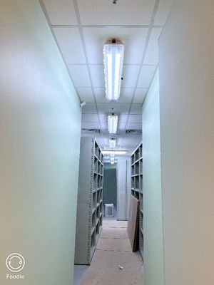 Промышленный взрывозащищенный люминесцентный светильник, созданный для работы в экстремальных условиях