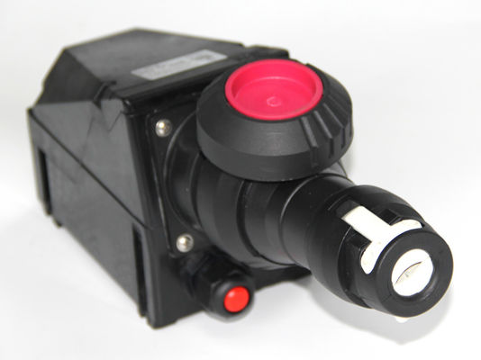 Взрывозащищенная вилка и розетка 16А для опасных сред с корпусом из армированного стеклопластика и внешней отделкой из нержавеющей стали