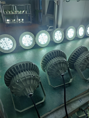 Ex Proof High Bay Light 180lm/w ATEX Коррозионностойкий IP66 Сниженный наружный потолочный свет 50W-250W