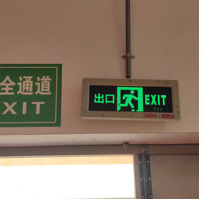 Промышленный светодиодный указатель выхода IP66 с временем работы в аварийном режиме 180 минут для опасных сред с функцией аварийного освещения