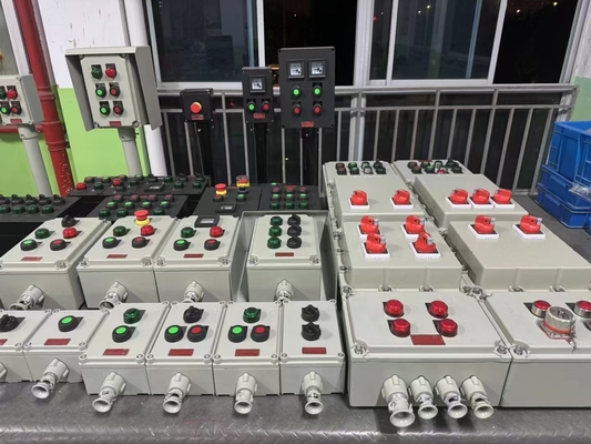 ATEX CNEX сертифицированные огнеупорные панели с номиналом AC220/380v, покрытые порошком для повышения долговечности