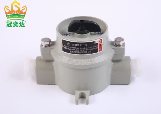 На поверхности установлен взрывозащитный переключатель для 220V/380V напряжения и защиты IP66 в опасных условиях