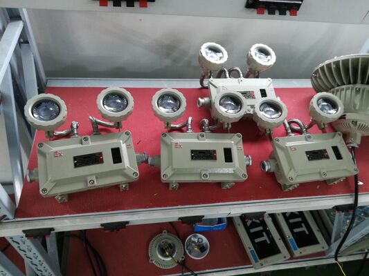 ATEX IP66 Двухточечная взрывозащитная светодиодная лампа с многофункциональным светодиодом с двумя головами перезаряжаемый экстренный выходный свет