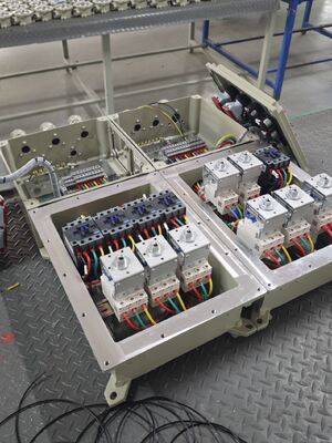 Устойчивость к коррозии IP 65 380V Электрические огнеупорные панели управления