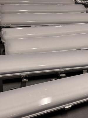 Огнеупорный линейный флуоресцентный светодиодный свет готовый к аварийным ситуациям 12 Вт 60 Вт для использования в химическом складе