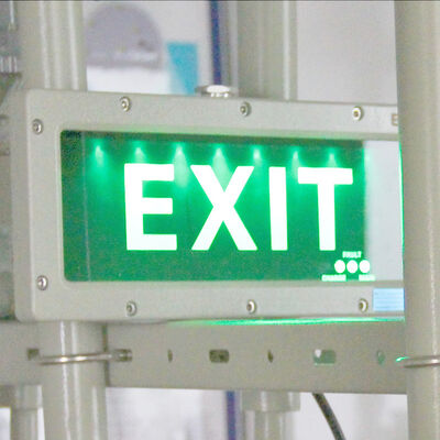 Взрывостойкий светодиодный светильник, обеспечивающий 16 часов экстренного времени и срок службы 50000 часов для освещения опасных районов